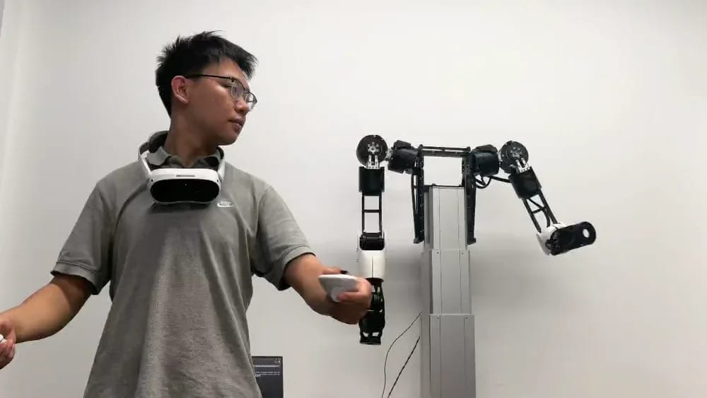 VR 与同构臂采集